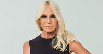 Donatella Versace cuenta qué significa la moda para ella y devela la historia tras su colección primavera-verano 2021