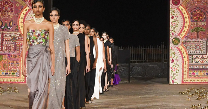 el-desfile-de-dior-en-mumbai-fusion-de-tradiciones-y-homenaje-a-la-espiritualidad