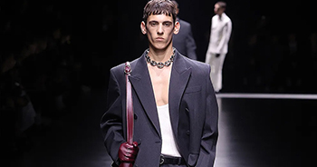 el-gucci-de-sabato-de-sarno-una-nueva-era-de-sencillez-y-sensualidad-masculinano-paso-por-la-alfombra-roja