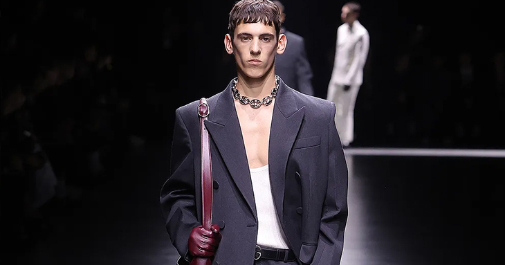 el-gucci-de-sabato-de-sarno-una-nueva-era-de-sencillez-y-sensualidad-masculina